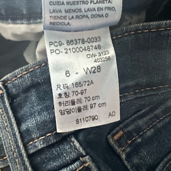 Levi Strauss Signature Bermuda Shorts - Picture 8 of 8